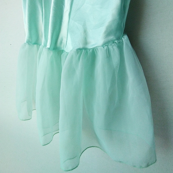 70's Vintage | Pastel Blue Lace Cami with Pleated Peplum Hem | Size Large - Picture 3 of 5